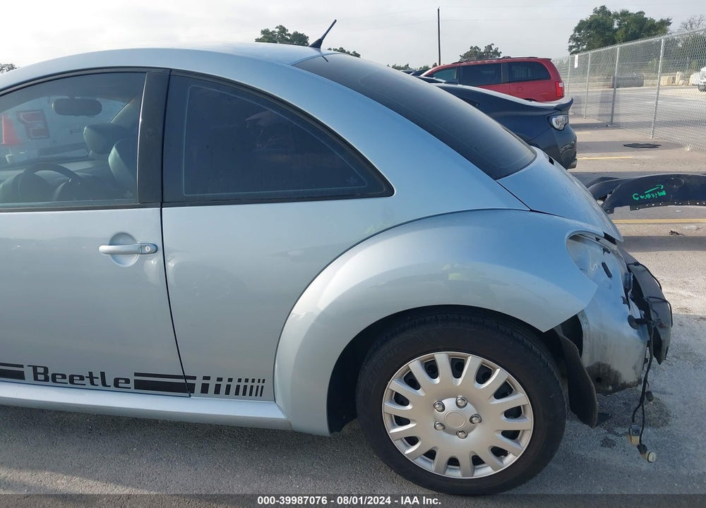 2010 VOLKSWAGEN NEW BEETLE 2.5L VIN: 3VWPG3AG8AM013811