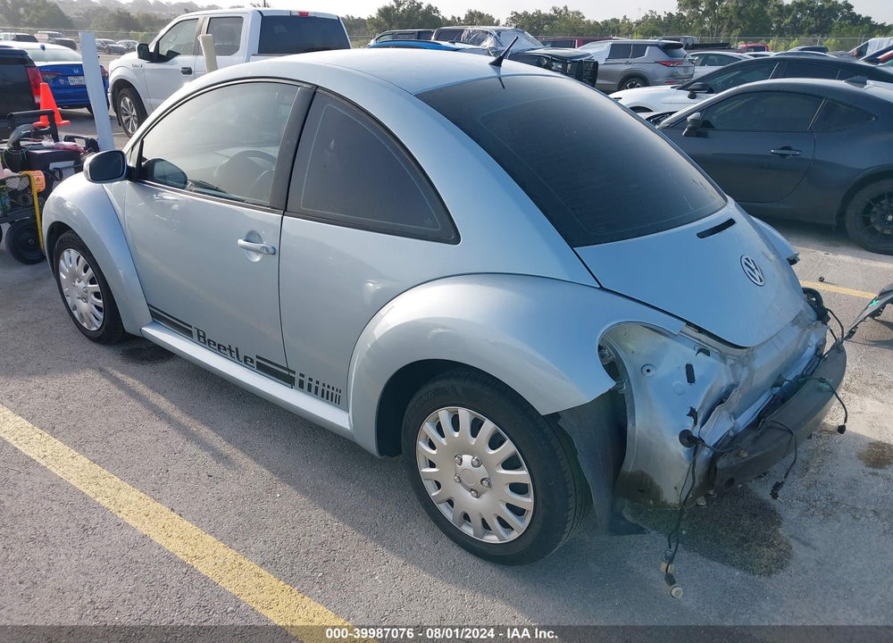 2010 VOLKSWAGEN NEW BEETLE 2.5L VIN: 3VWPG3AG8AM013811