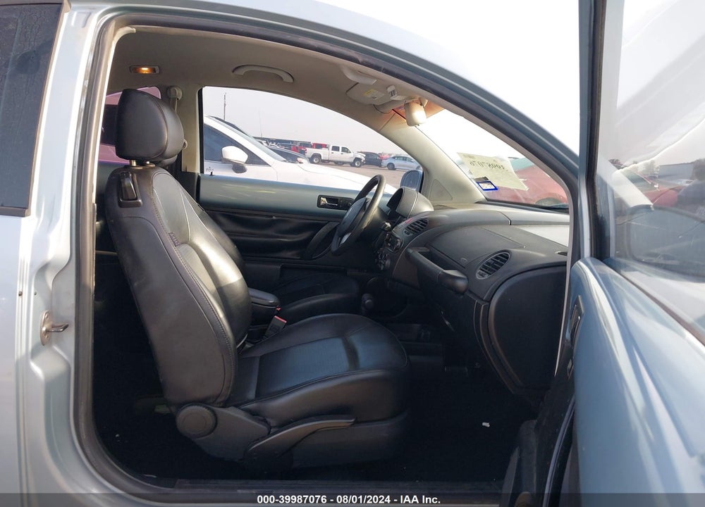 2010 VOLKSWAGEN NEW BEETLE 2.5L VIN: 3VWPG3AG8AM013811