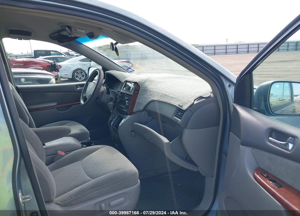2005 TOYOTA SIENNA XLE VIN: 5TDZA22C75S260875