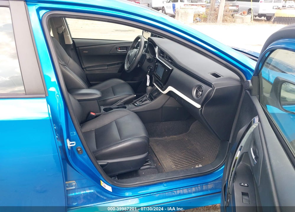 2018 TOYOTA COROLLA IM VIN: JTNKARJEXJJ561799