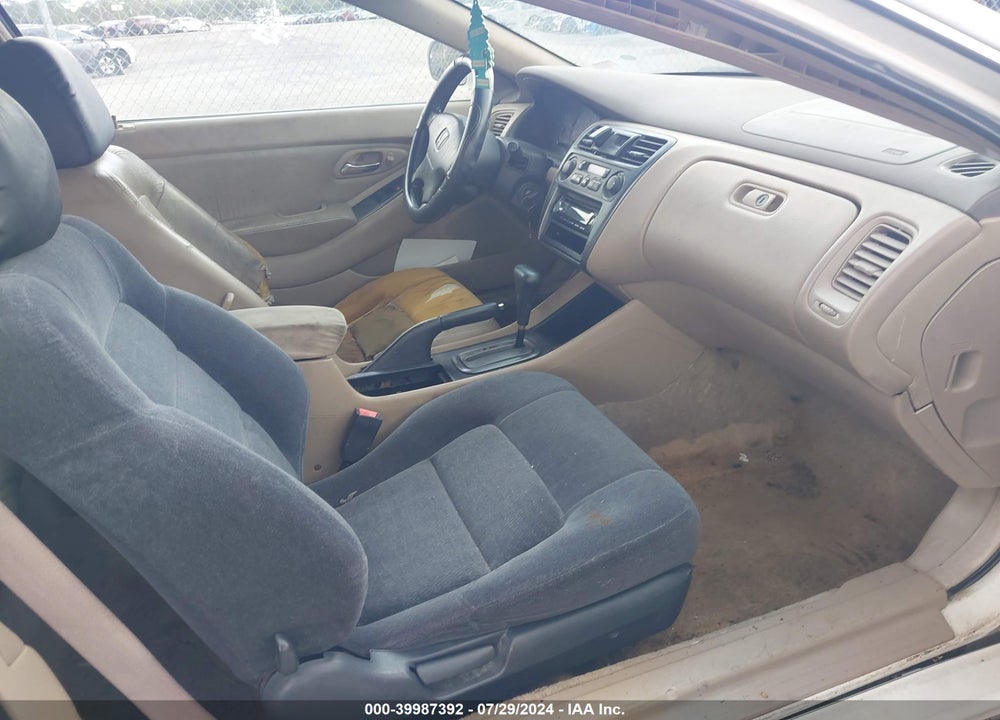 2001 HONDA ACCORD 3.0 EX VIN: 1HGCG225X1A031993