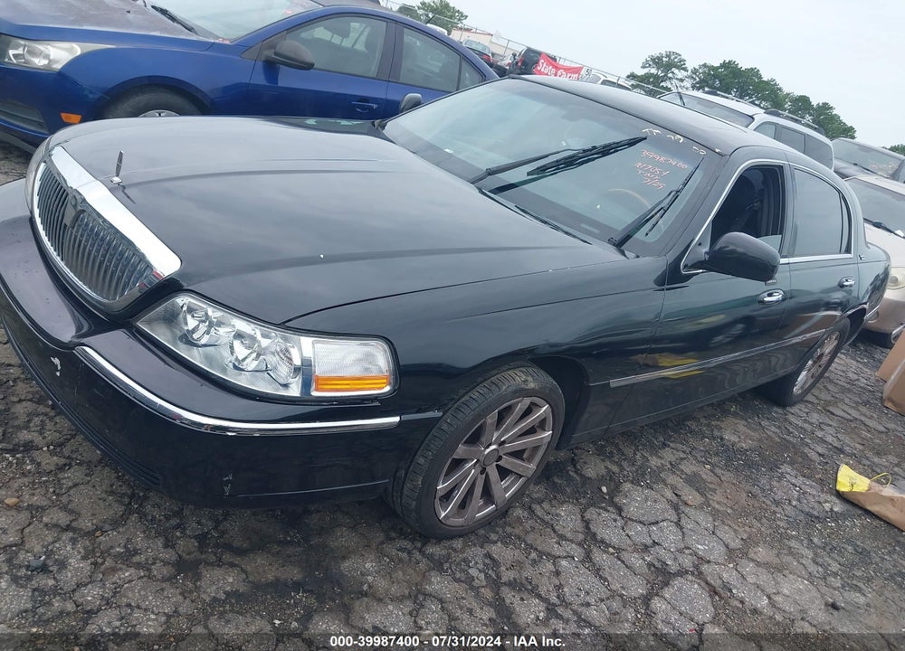 2007 LINCOLN TOWN CAR SIGNATURE LIMITED VIN: 1LNHM82V87Y617054