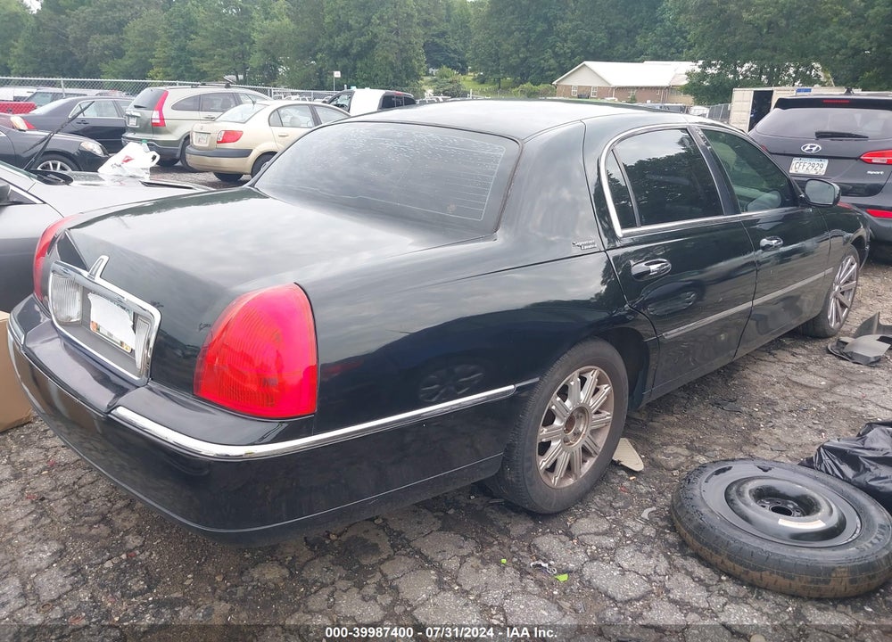 2007 LINCOLN TOWN CAR SIGNATURE LIMITED VIN: 1LNHM82V87Y617054