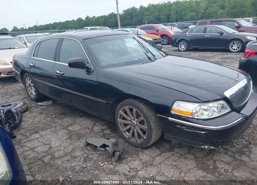 2007 LINCOLN TOWN CAR SIGNATURE LIMITED VIN: 1LNHM82V87Y617054