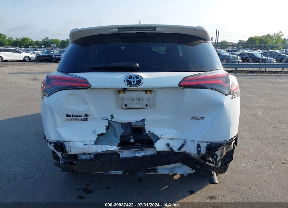2018 TOYOTA RAV4 XLE VIN: JTMWFREV2JJ209303