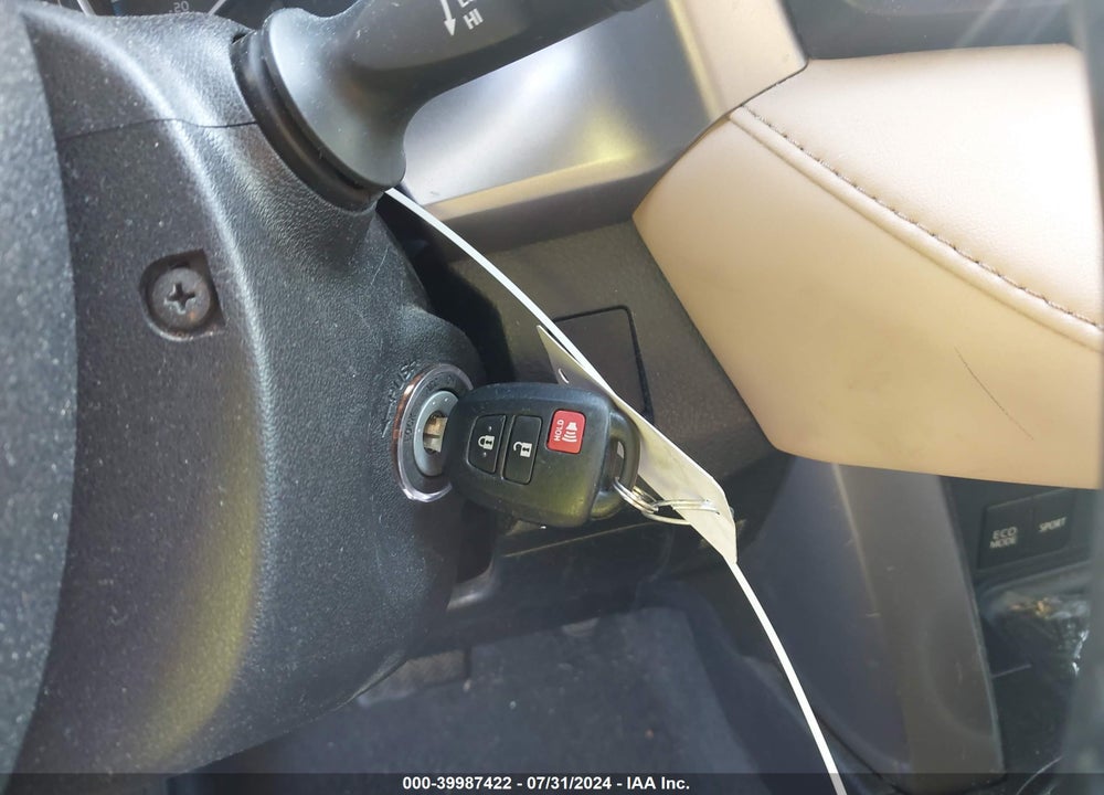 2018 TOYOTA RAV4 XLE VIN: JTMWFREV2JJ209303