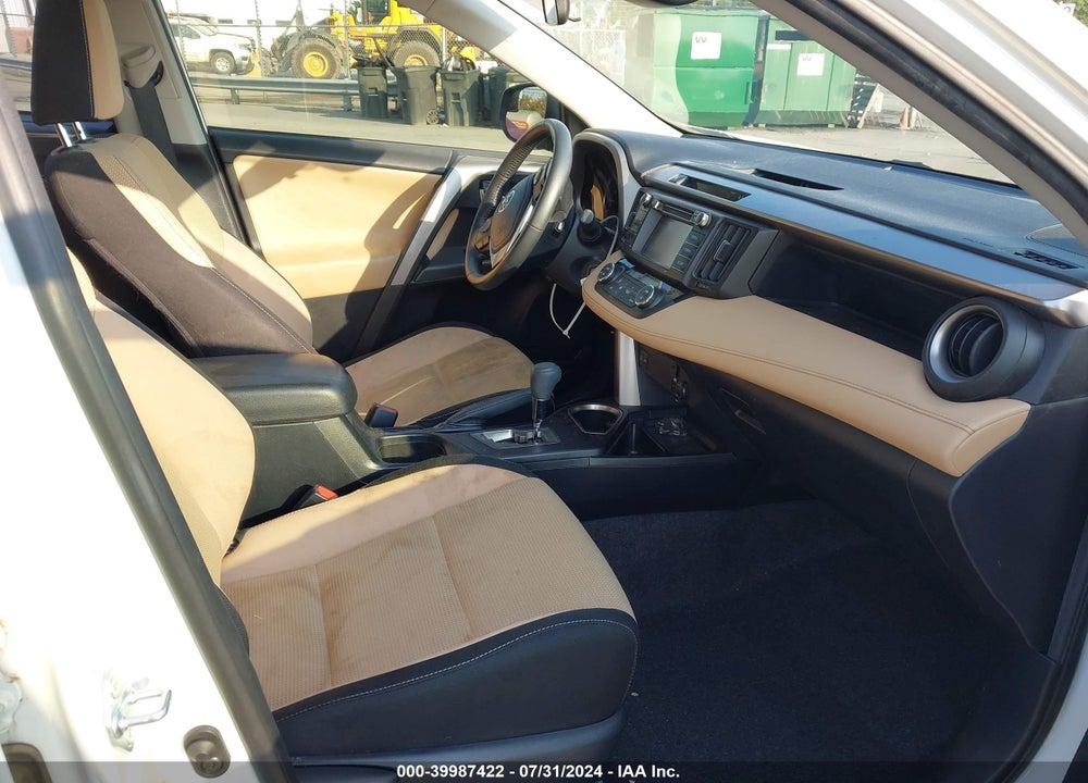 2018 TOYOTA RAV4 XLE VIN: JTMWFREV2JJ209303