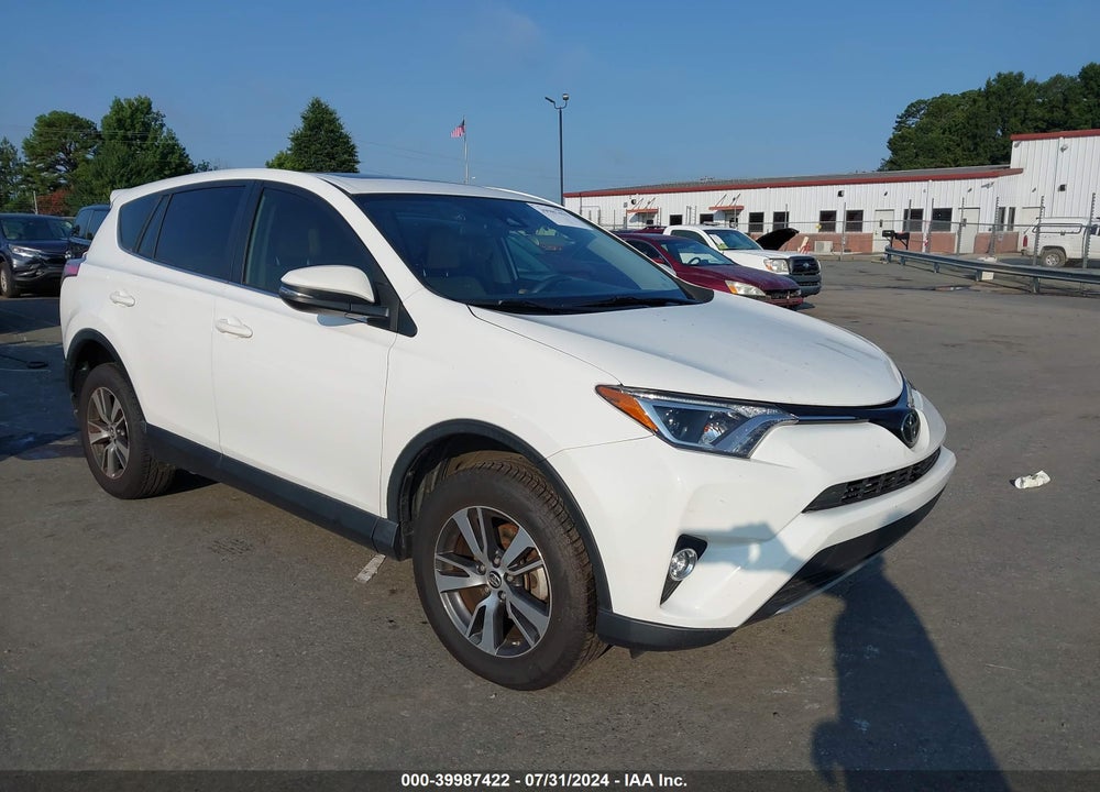 2018 TOYOTA RAV4 XLE VIN: JTMWFREV2JJ209303