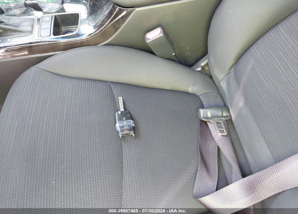 2014 KIA SORENTO LX VIN: 5XYKTCA61EG487635