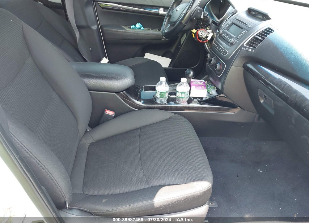 2014 KIA SORENTO LX VIN: 5XYKTCA61EG487635