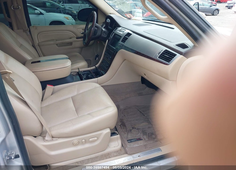 2011 CADILLAC ESCALADE LUXURY VIN: 1GYS4BEF5BR133464