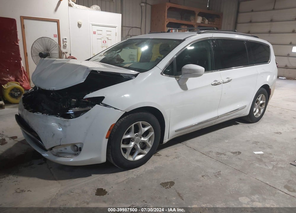 2017 CHRYSLER PACIFICA TOURING L VIN: 2C4RC1BG0HR784888
