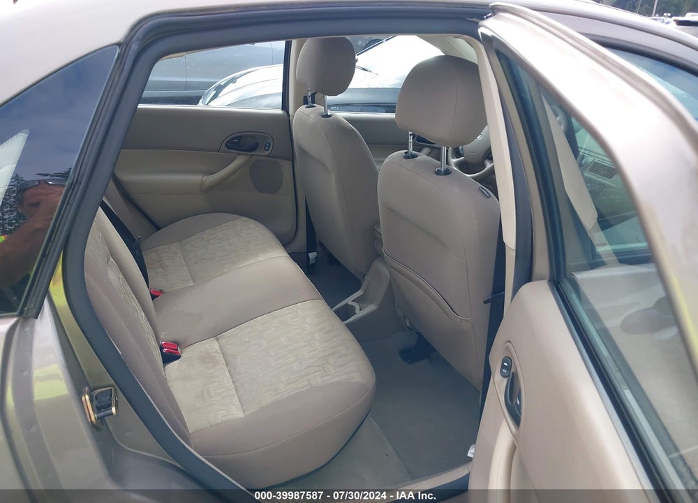 2005 FORD FOCUS ZX4 VIN: 1FAHP34N55W259261