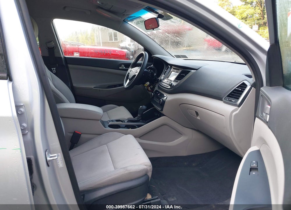 2018 HYUNDAI TUCSON SE VIN: KM8J2CA41JU693202