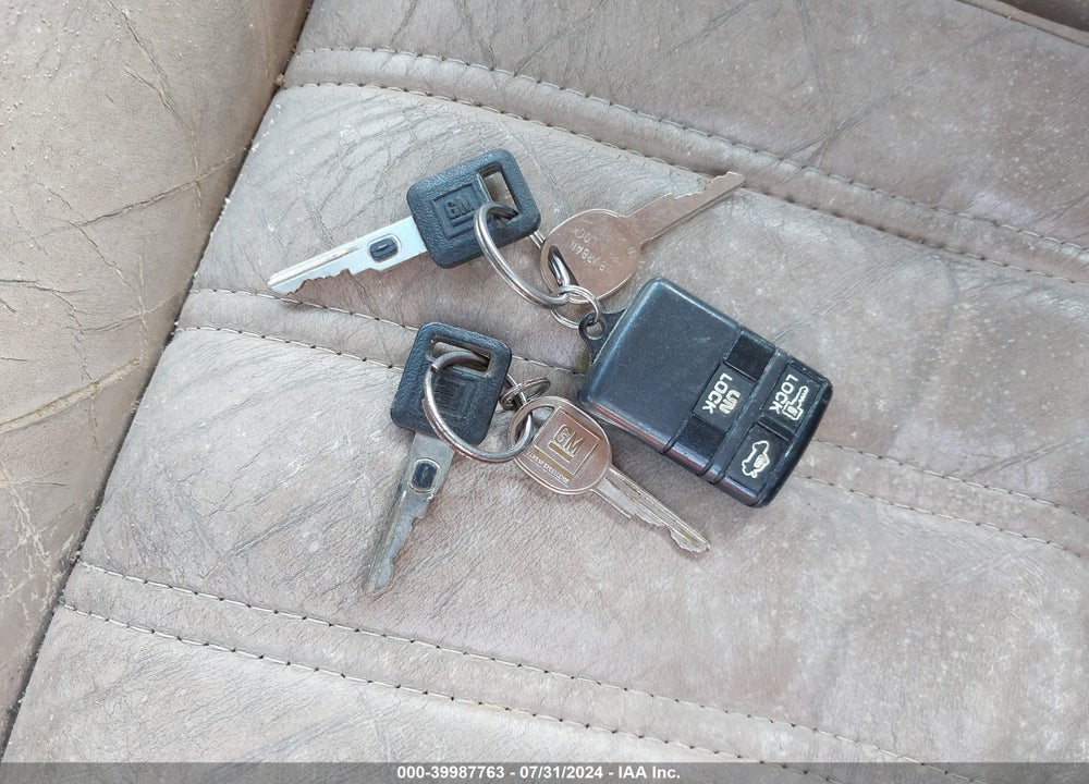 1994 OLDSMOBILE 98 REGENCY VIN: 1G3CX52L8R4315048