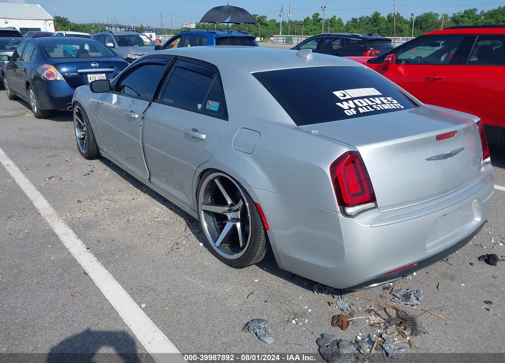 2020 CHRYSLER 300 TOURING VIN: 2C3CCAAG9LH137528