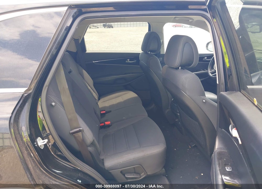 2016 KIA SORENTO 3.3L LX VIN: 5XYPG4A56GG011407