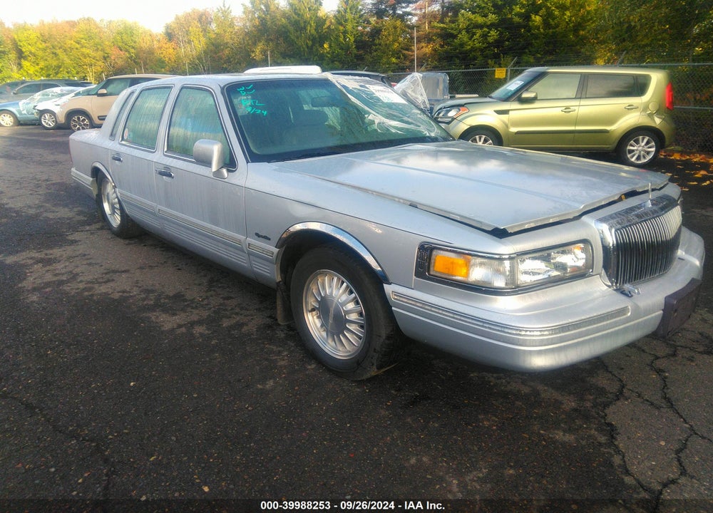 1997 LINCOLN TOWN CAR SIGNATURE VIN: 1LNLM82W7VY745432