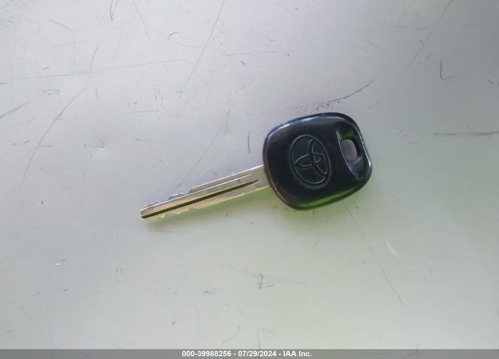 2008 TOYOTA COROLLA LE VIN: 1NXBR32EX8Z027120