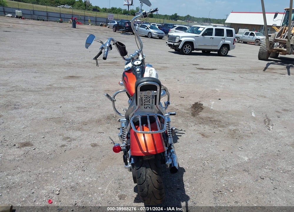 2011 HARLEY-DAVIDSON FXDWG VIN: 1HD1GP413BC305262