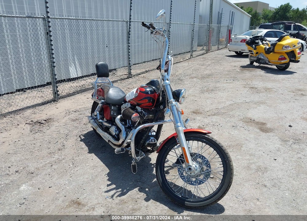 2011 HARLEY-DAVIDSON FXDWG VIN: 1HD1GP413BC305262