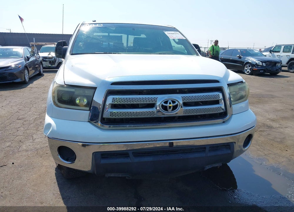 2011 TOYOTA TUNDRA GRADE 5.7L V8 VIN: 5TFRY5F18BX114173