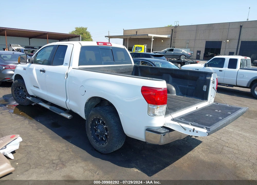 2011 TOYOTA TUNDRA GRADE 5.7L V8 VIN: 5TFRY5F18BX114173