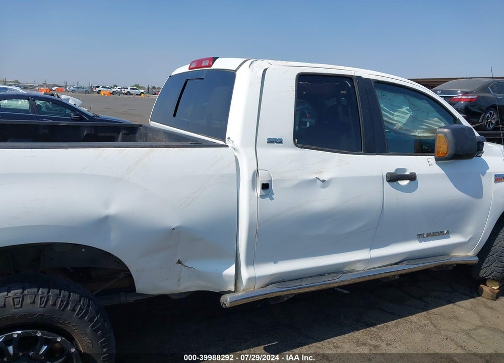 2011 TOYOTA TUNDRA GRADE 5.7L V8 VIN: 5TFRY5F18BX114173