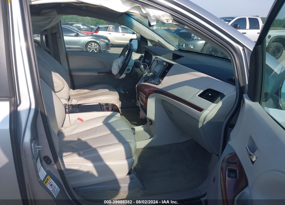 2011 TOYOTA SIENNA VIN: 5TDDK3DC8BS027626