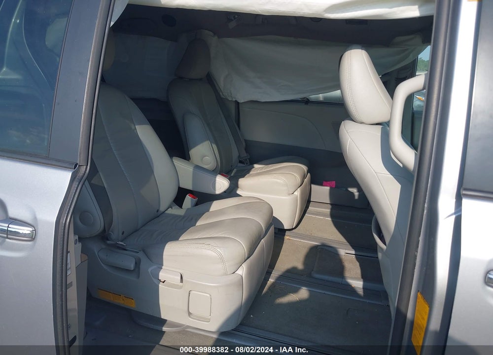 2011 TOYOTA SIENNA VIN: 5TDDK3DC8BS027626