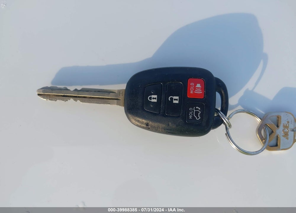 2016 TOYOTA RAV4 XLE VIN: 2T3WFREV3GW287812