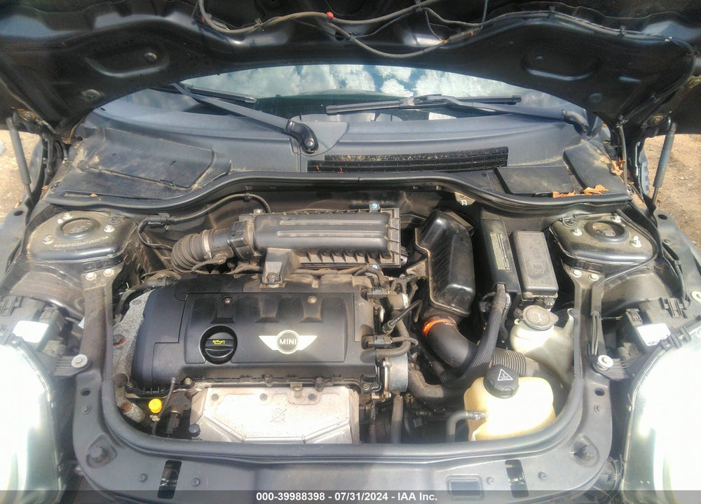 2010 MINI COOPER VIN: WMWMF3C50ATZ62319