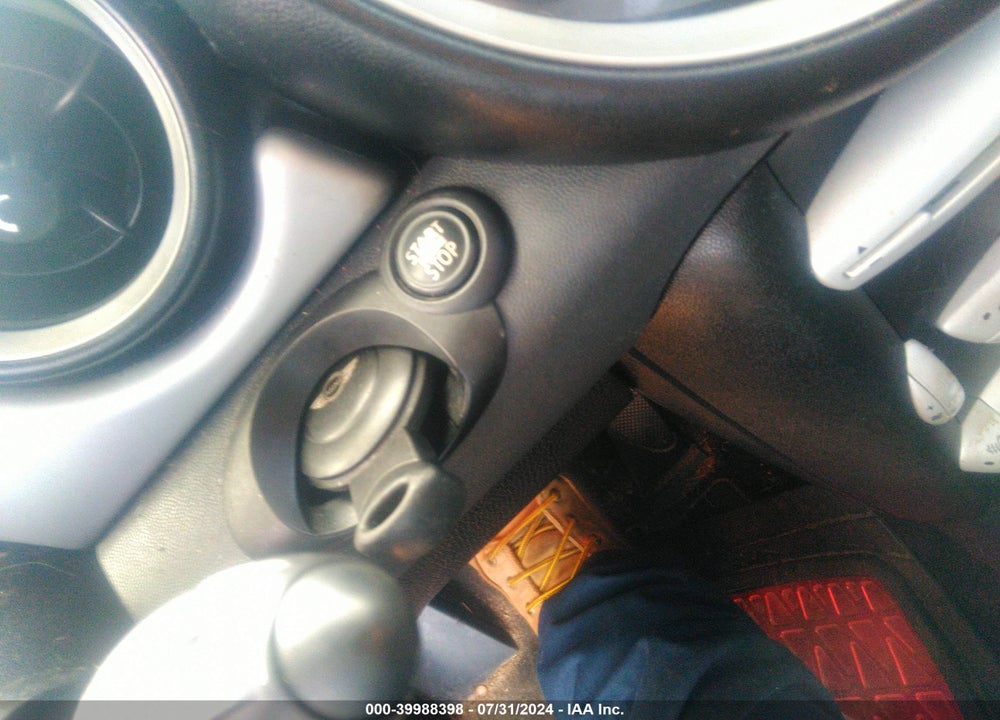 2010 MINI COOPER VIN: WMWMF3C50ATZ62319