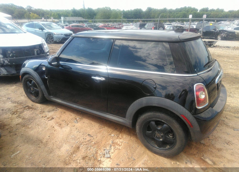 2010 MINI COOPER VIN: WMWMF3C50ATZ62319