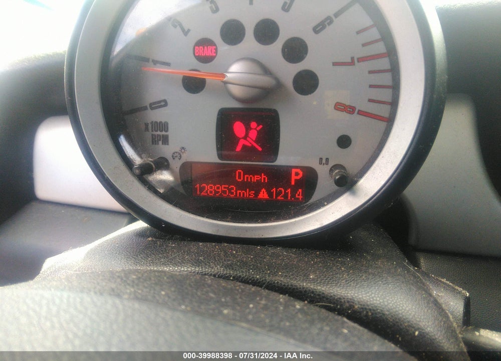 2010 MINI COOPER VIN: WMWMF3C50ATZ62319