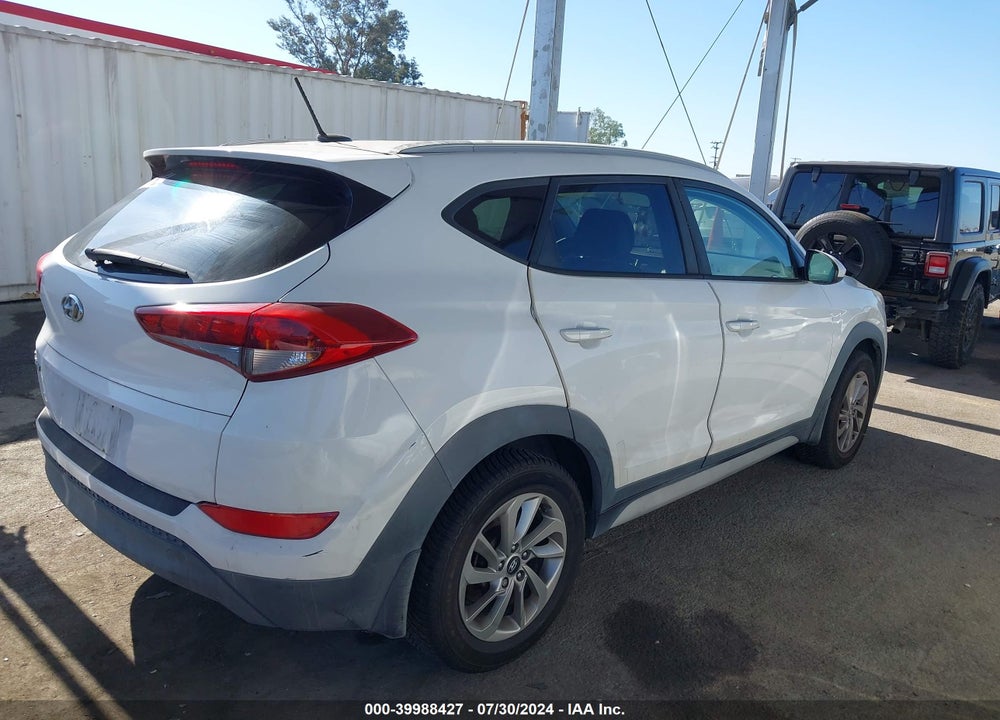 2017 HYUNDAI TUCSON SE VIN: KM8J33A47HU400569