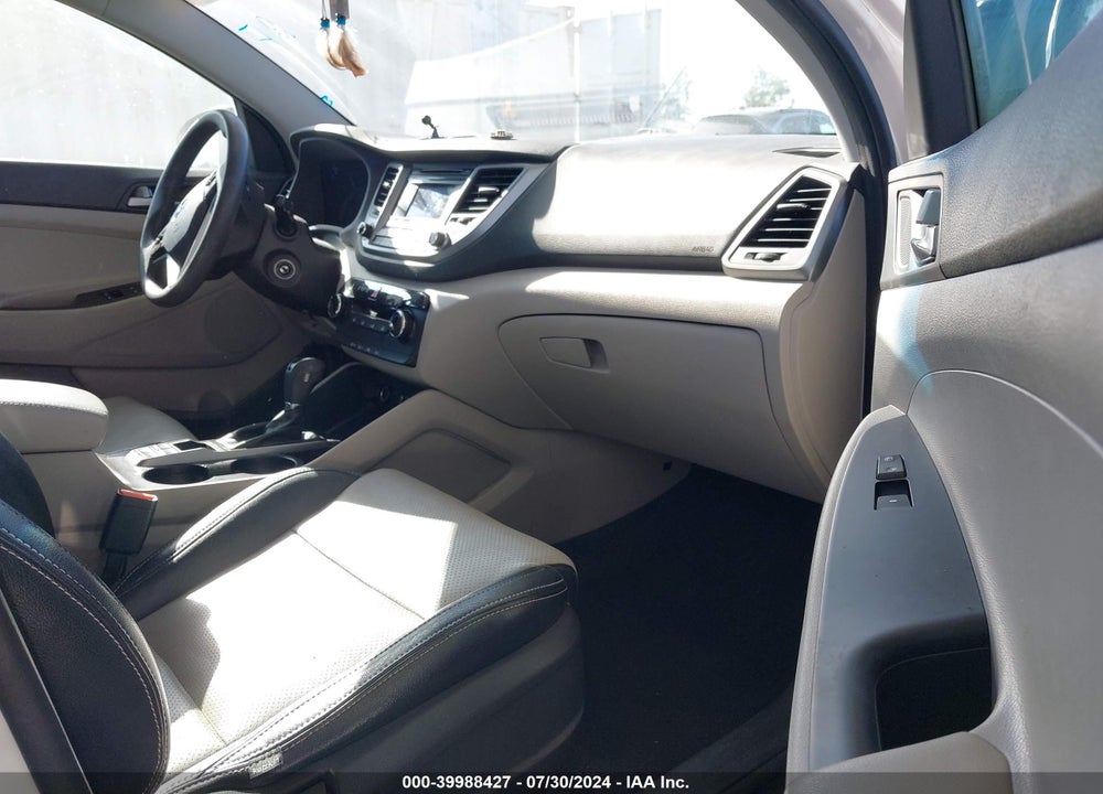 2017 HYUNDAI TUCSON SE VIN: KM8J33A47HU400569