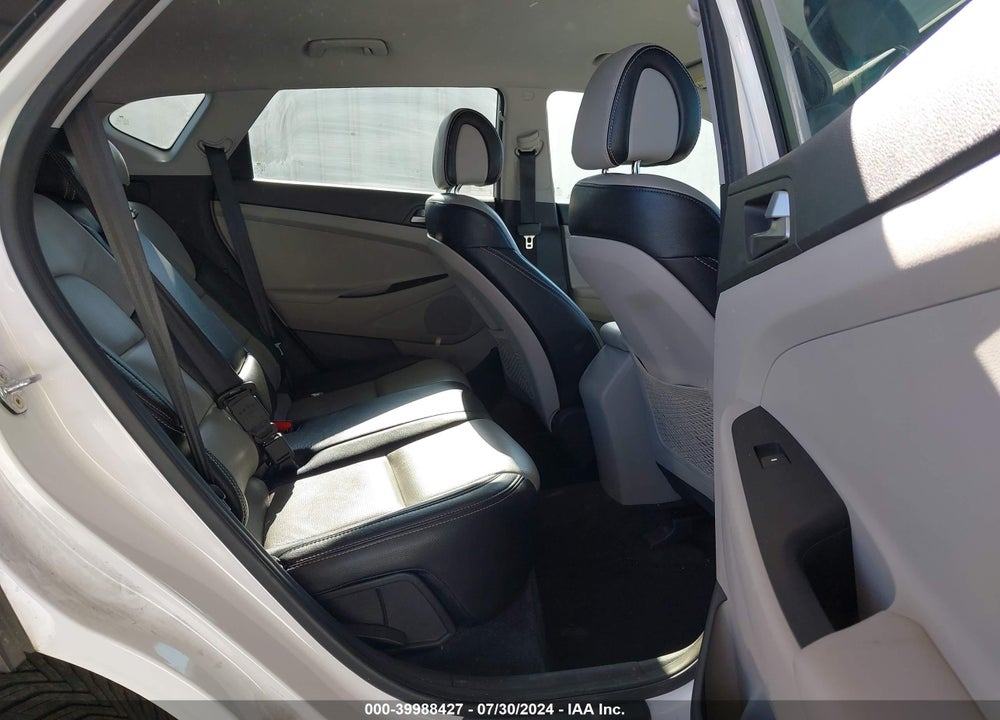 2017 HYUNDAI TUCSON SE VIN: KM8J33A47HU400569