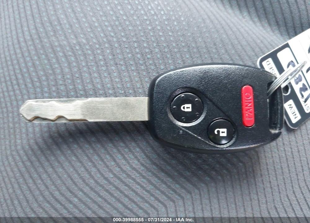 2012 HONDA FIT VIN: JHMGE8H37CC007817