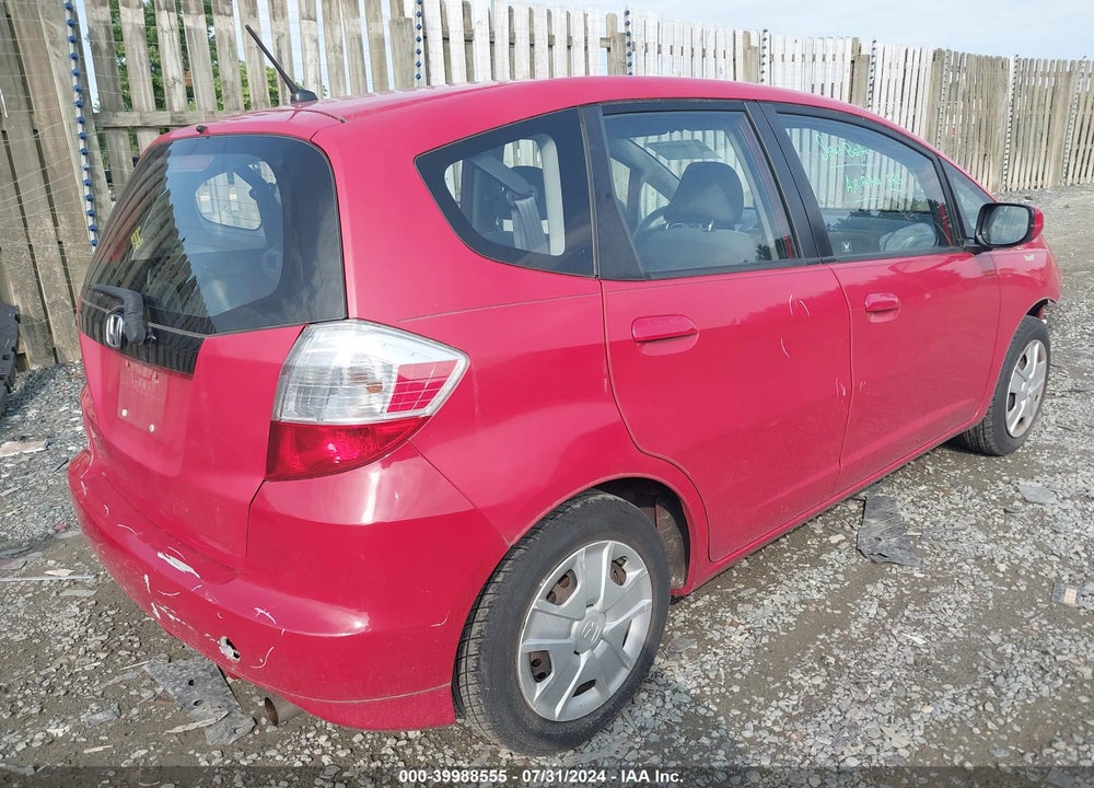 2012 HONDA FIT VIN: JHMGE8H37CC007817