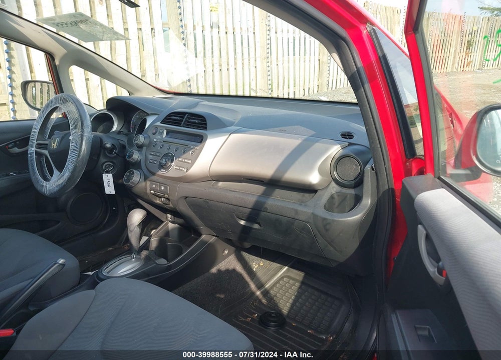 2012 HONDA FIT VIN: JHMGE8H37CC007817