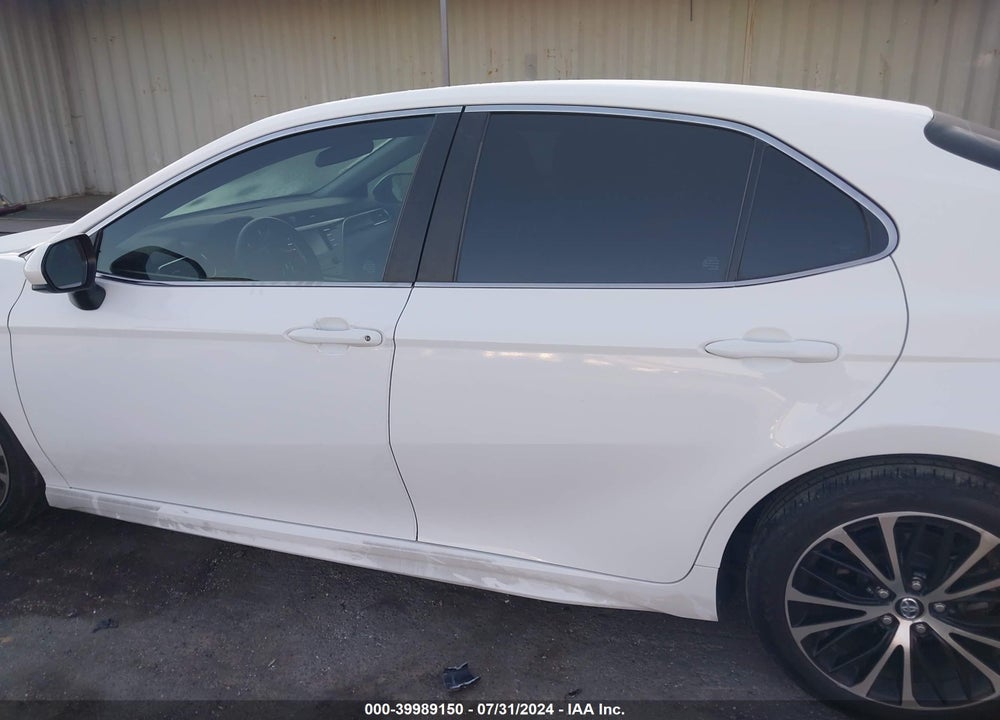 2018 TOYOTA CAMRY SE VIN: 4T1B11HK2JU552008