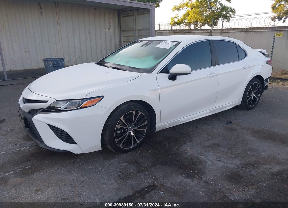 2018 TOYOTA CAMRY SE VIN: 4T1B11HK2JU552008