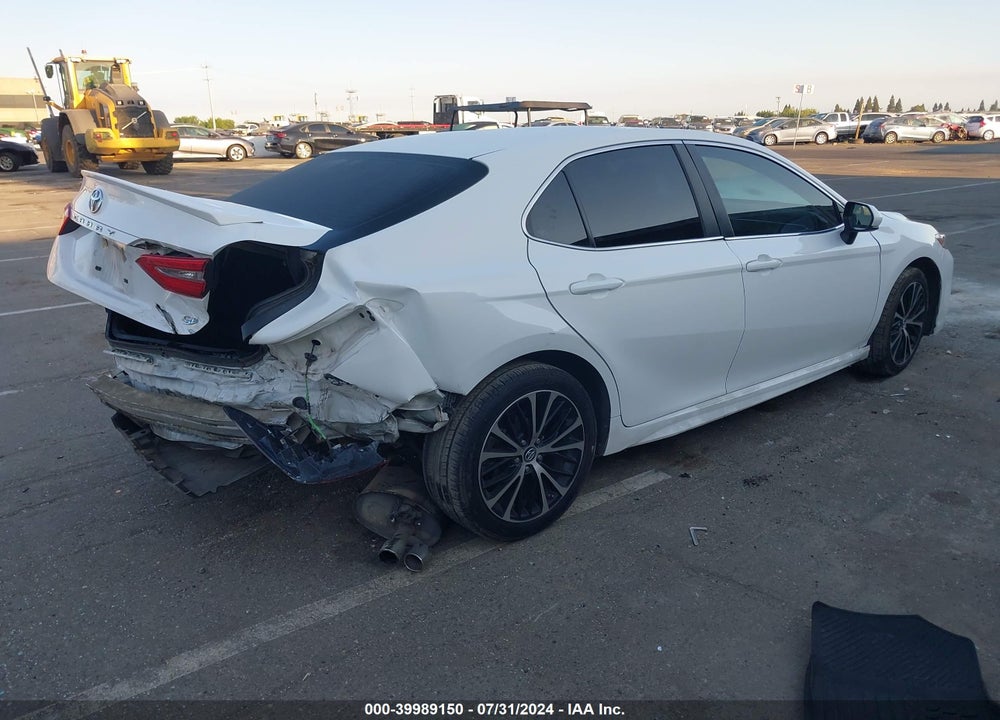 2018 TOYOTA CAMRY SE VIN: 4T1B11HK2JU552008