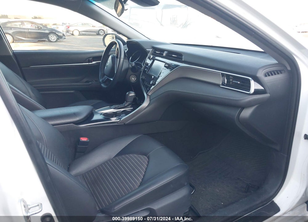 2018 TOYOTA CAMRY SE VIN: 4T1B11HK2JU552008