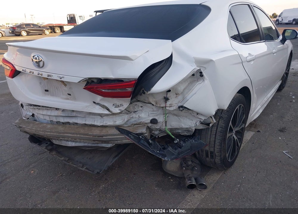 2018 TOYOTA CAMRY SE VIN: 4T1B11HK2JU552008