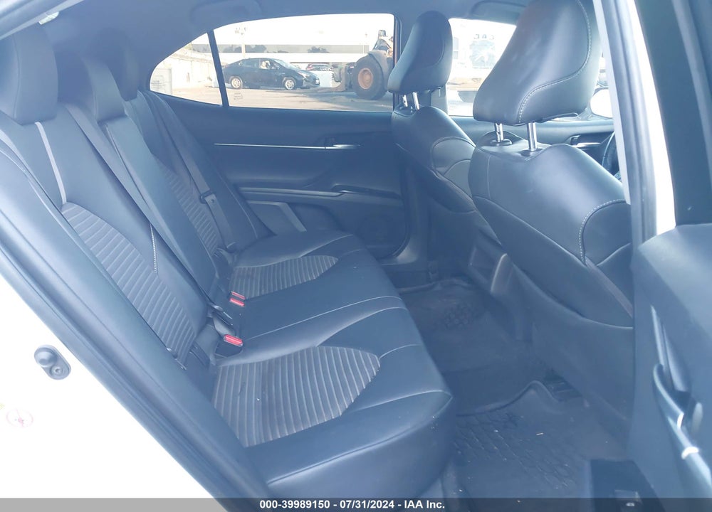 2018 TOYOTA CAMRY SE VIN: 4T1B11HK2JU552008