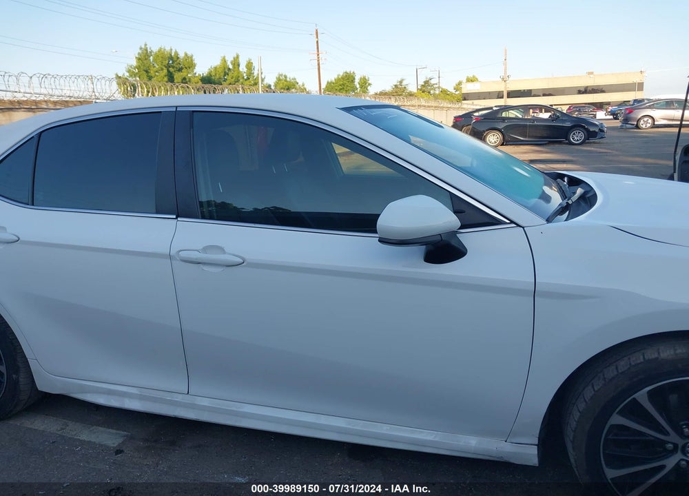 2018 TOYOTA CAMRY SE VIN: 4T1B11HK2JU552008