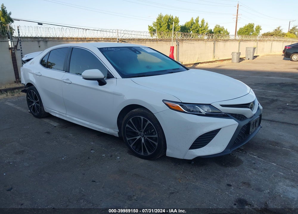 2018 TOYOTA CAMRY SE VIN: 4T1B11HK2JU552008